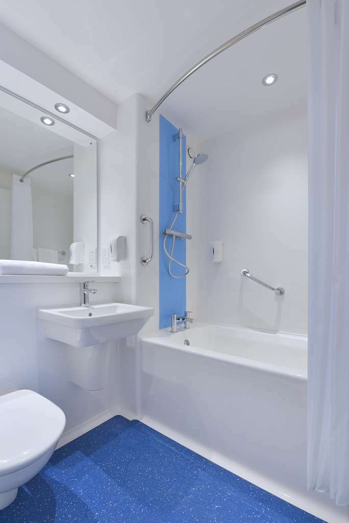 Travelodge Preston Central Room photo