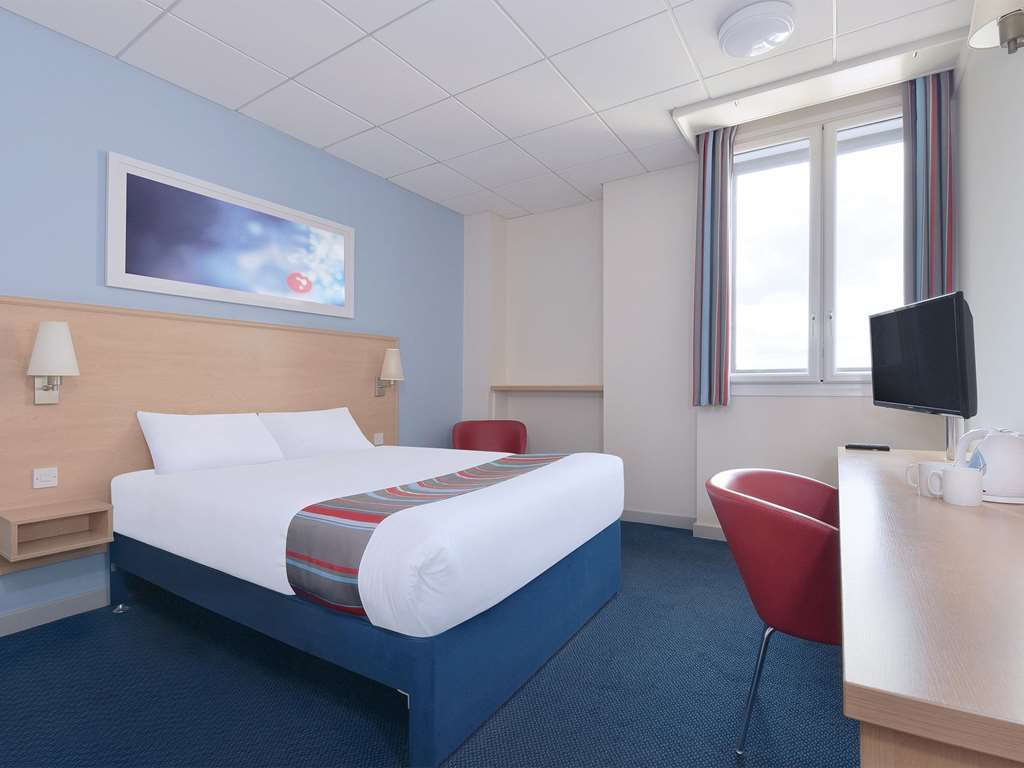 Travelodge Preston Central Room photo